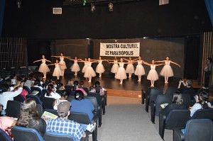 Ballet Paraisópolis se apresentou na abertura do encontro