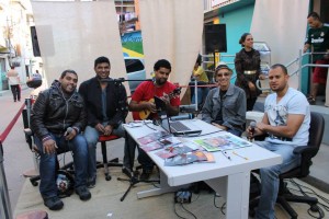 O ano passado, a Rádio recebeu Oswaldinho da Cuíca e artistas da comunidade  (Foto: Francisca Rodrigues/Agência Paraisópolis) 