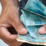 Brasileiros têm R$ 8 bilhões para receber de bancos