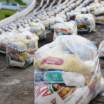 G10 Favelas entrega cestas básicas e produtos de higiene pessoal para vítimas de enchentes no Sul da Bahia
