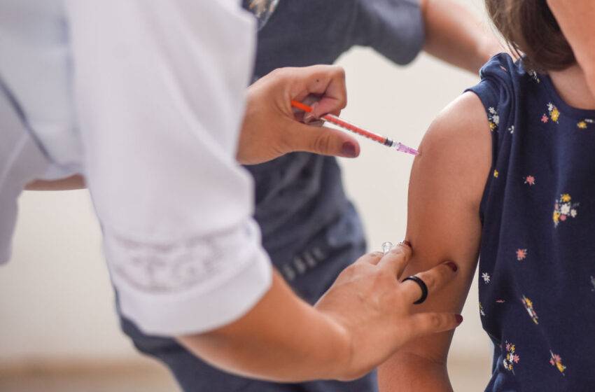  Vacinação infantil: Imunização tríplice bacteriana desacelera no Brasil