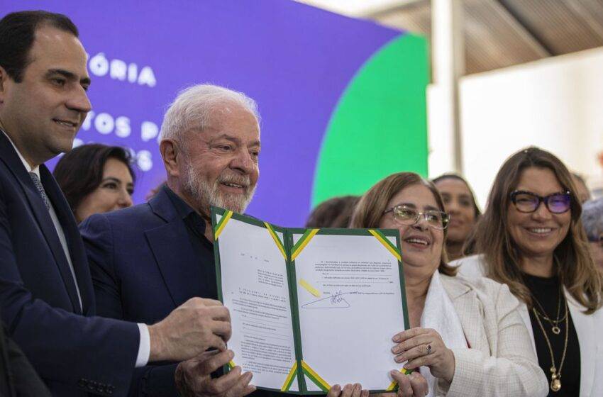  Lula sanciona projeto de igualdade salarial entre homens e mulheres