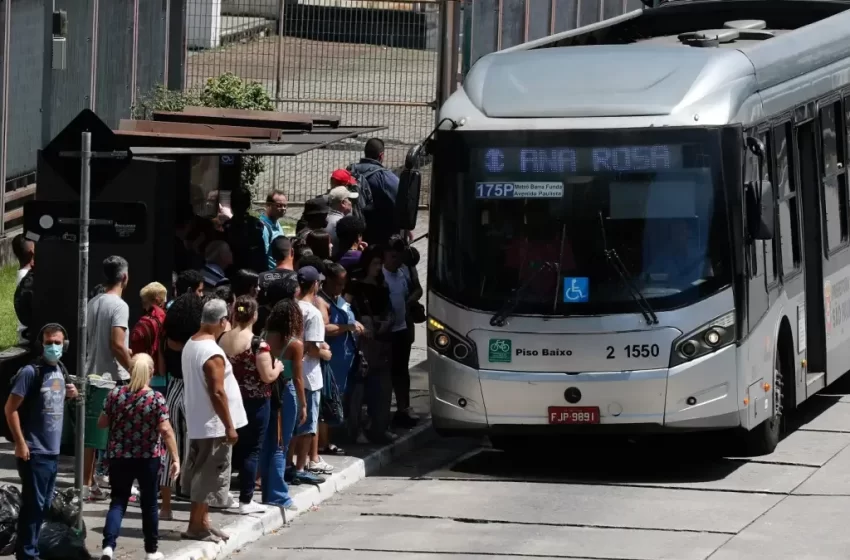  Disputa sindical paralisam terminais de ônibus nesta manhã em SP 