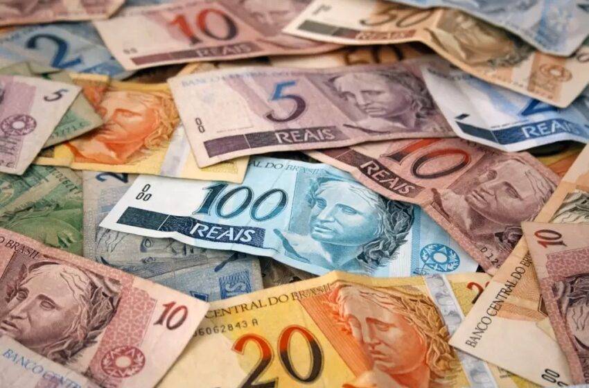  Pagamento do 13º salário deve colocar R$ 291 bilhões na economia 