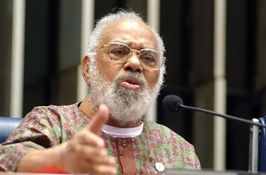  Lula sanciona lei que reconhece Abdias do Nascimento como Herói da Pátria