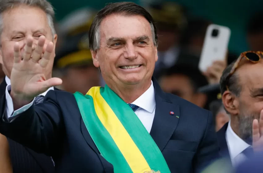  Ex-presidente Bolsonaro é indiciado por fraude em cartão de vacinação de covid-19