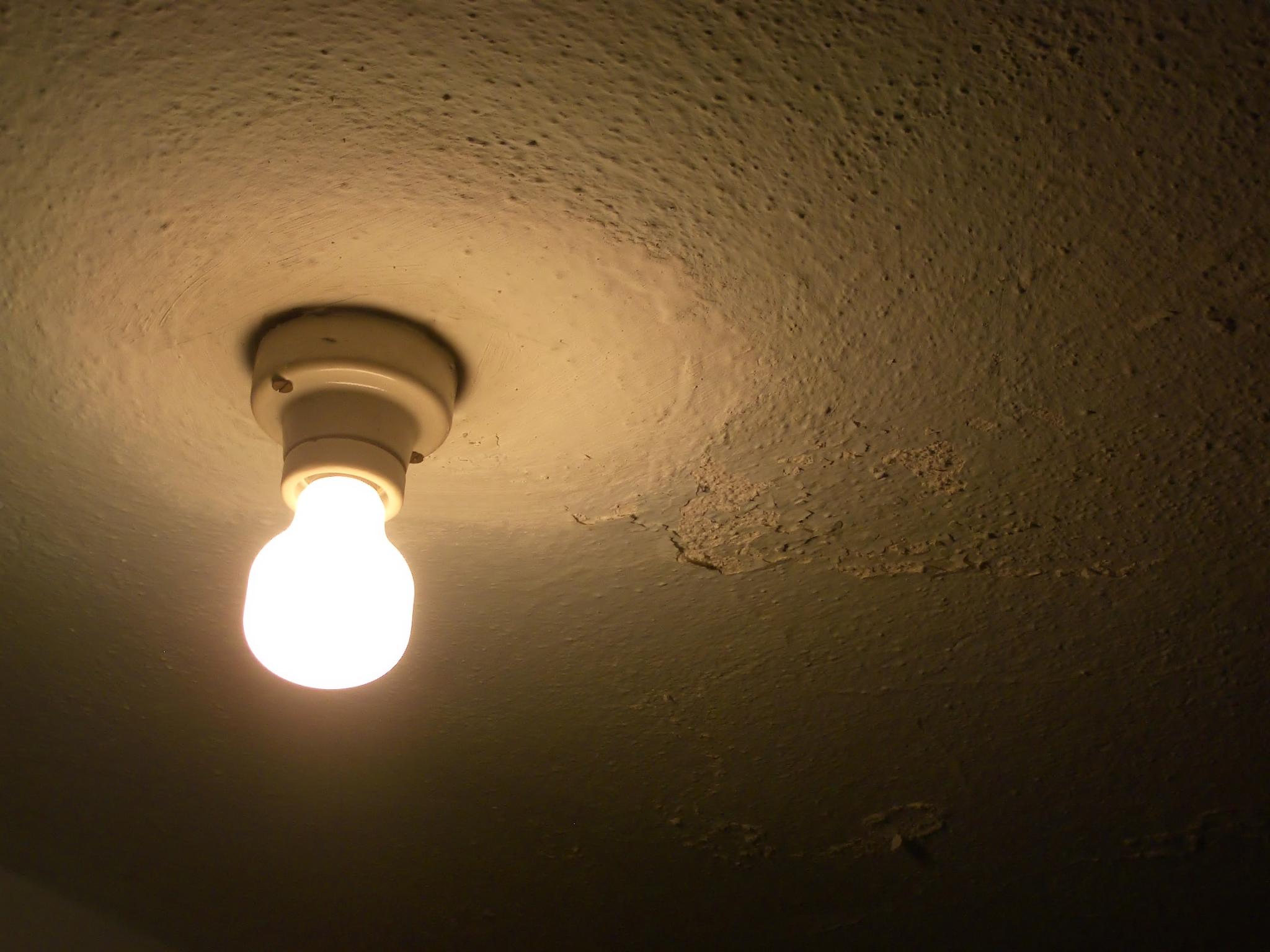 bulb-on-the-ceiling-1541326