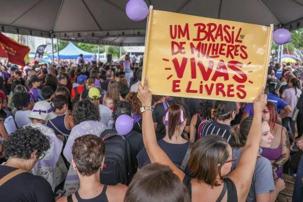68% das mulheres da periferia dizem que violência dentro de casa é o maior medo