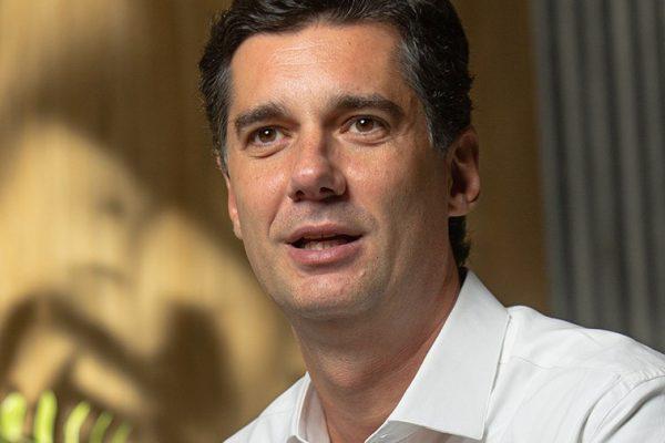 Bancos apostam em crédito barato e emprego para periferias em 2026