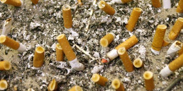 Filtro de cigarro vira o maior resíduo do planeta