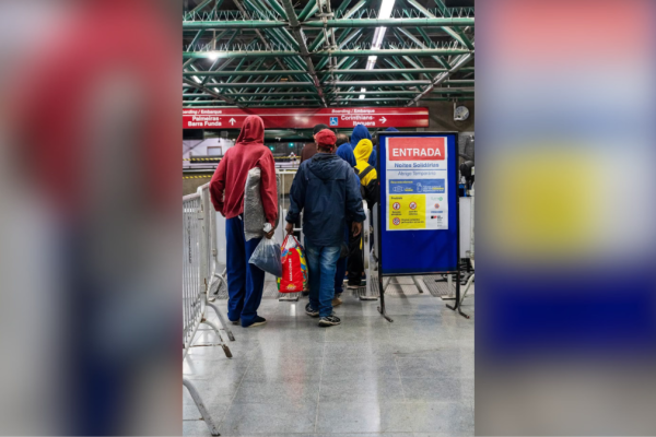 Abrigo Solidário no Metrô vai funcionar até quinta-feira com colchões e café da manhã