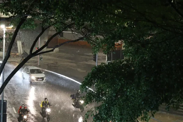 Defesa Civil alerta para chuvas fortes e ventanias em São Paulo nesta quarta e quinta