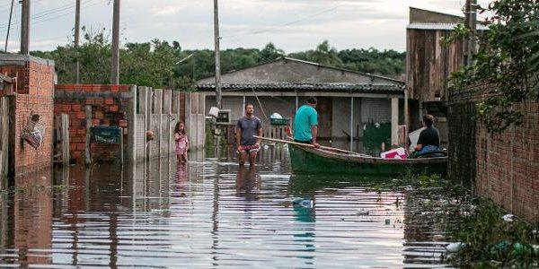 Tempestades fortes começam no Sul do Brasil com risco de inundações