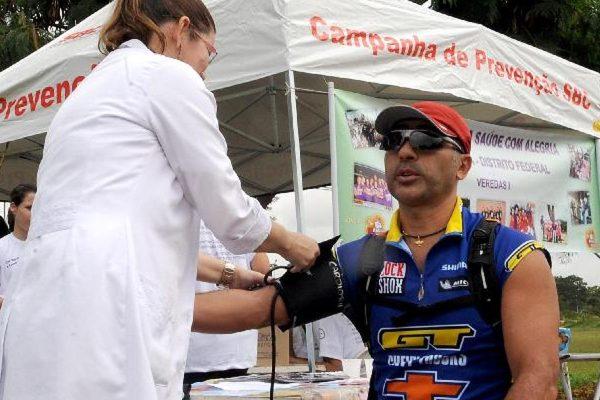 Pesquisadores brasileiros buscam 8,5 mil voluntários para teste de polipílula contra AVC